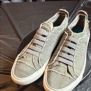 Blowfish Malibu Women’s Size 8.5 Gray Canvas Slip On Shoes